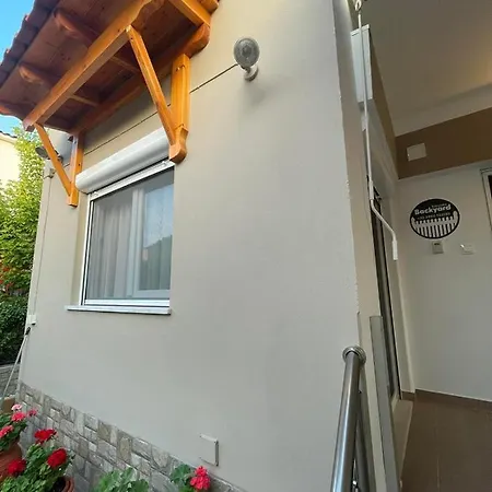 Backyard * 托罗尼