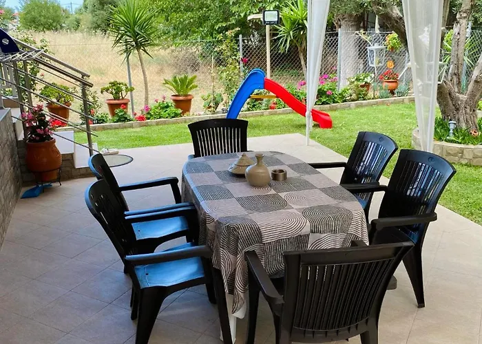 Backyard Toroni